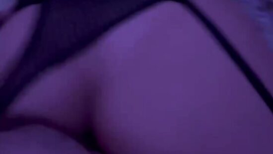 Снял красотку в клубе.