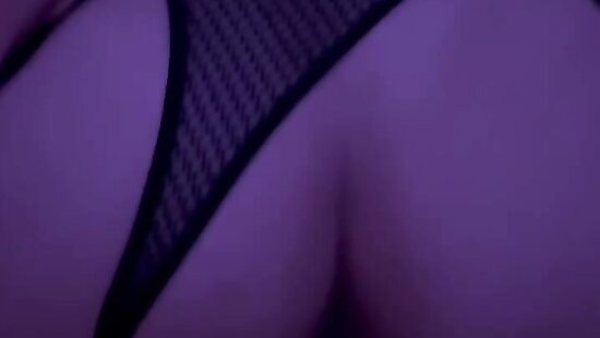 Снял красотку в клубе.