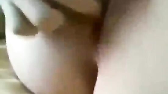 Подружка сестры скинула видео, как она мастурбирует...