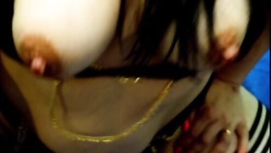 Развлекается    