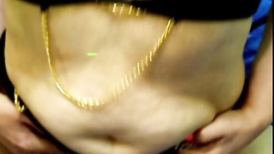 Развлекается    