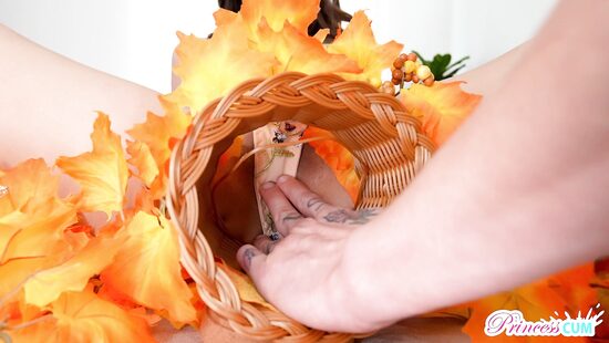 Не киска сестры, а рог изобилия