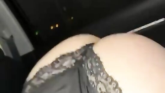 Шлепки по ее сочной заднице