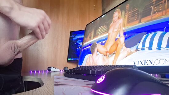 Дрочка за просмотром порно с Nancy A