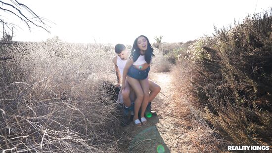 Рисунки на сиськах и киске