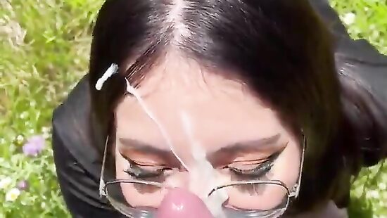 Дал в ротик милашке с сайта