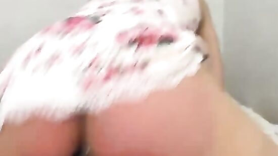 Анальная пробочка в попке