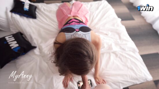 А что делают с шлюшками? Трахают без презика!