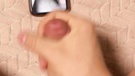 Дрочит на мои фоточки да еще и так сексуально и страстно