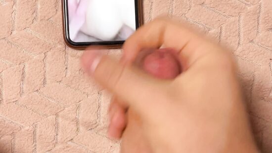 Дрочит на мои фоточки да еще и так сексуально и страстно