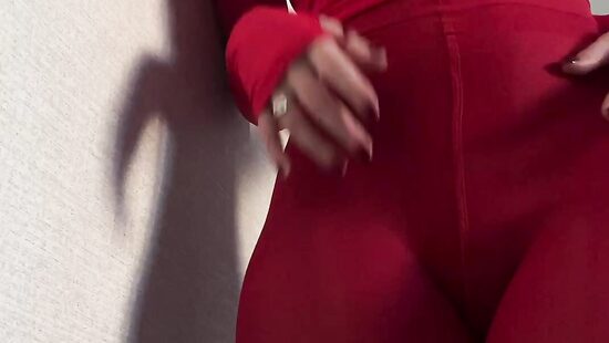 Маша готовится к фитнессу)