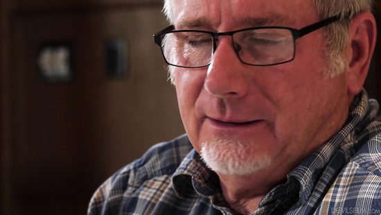 Старик словно молодой отжарил 20-летнюю внучку своего товарища