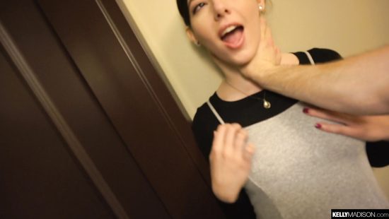 В отеле старый развратник трахнул на камеру молодую любовницу