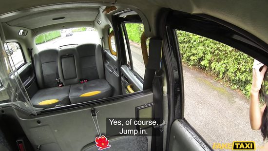 Таксёр уговорил грудастую пассажирку рассчитаться за проезд натурой