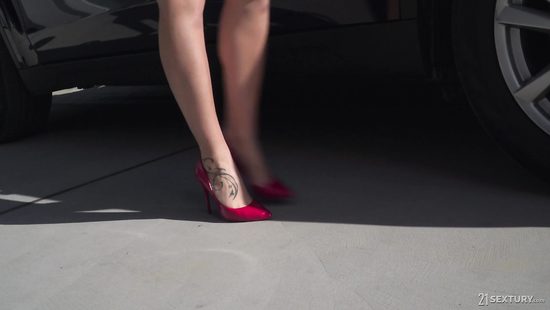 После шопинга так смачно вдул подруге в жопу, что она чуть не переобулась