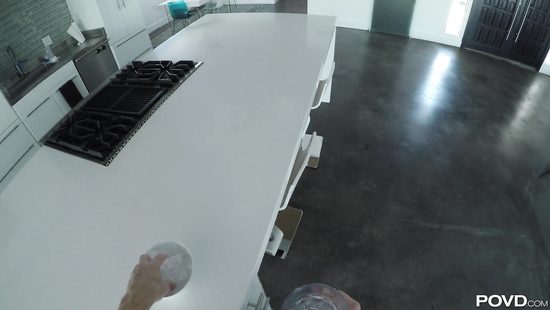 Лед разжёг дикую страсть в кареглазой блондинке