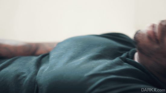 Отправилась из Германии в другую страну трахаться с темнокожим любовником