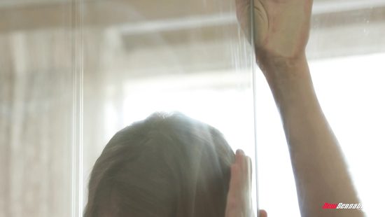 Чувак согласился в последний раз трахнуть ненасытную соседку