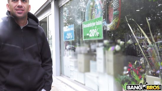 Пикапнул замужнюю блондинку с большими титями и жахнул её в жопу на улице