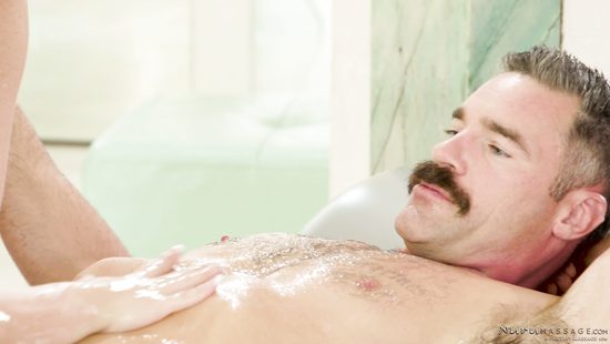 Две массажистки лесбиянки делают мужчине эротический массаж