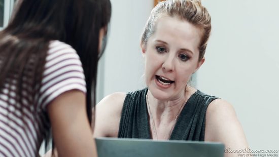 Папарацци снимает через окно секс богатого мужика с молодой любовницей