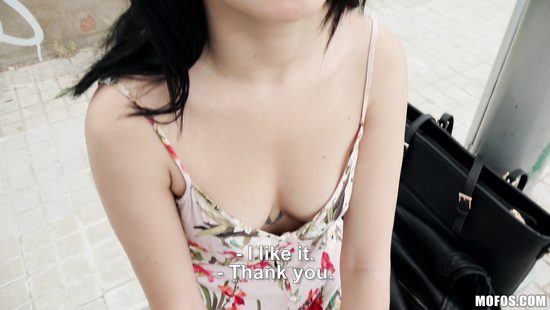 Похотливый пикапер оттрахал продажную потаскушку в бритую киску под мостом