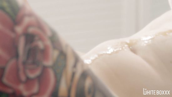 Первый раз увидел подругу с лесбиянкой и чпокнул обеих красоток