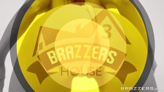 Похотливые красотки устроили бурную оргию после сексуальных соревнований