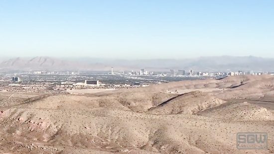 На закате в горах парнишка трахнул грудастую подружку раком