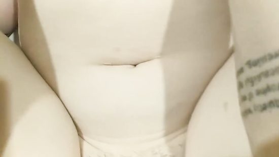 Размял большую жопу пышной подруги и засадил ей в тугое очко