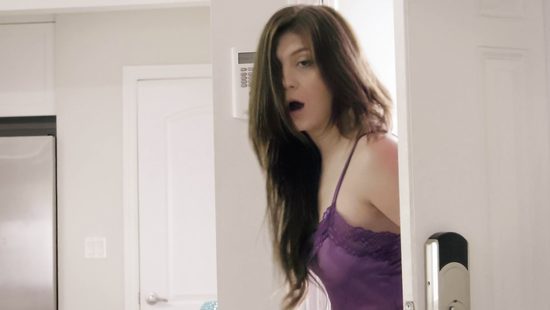 Зашла к соседям устроить скандал и напросилась на групповуху