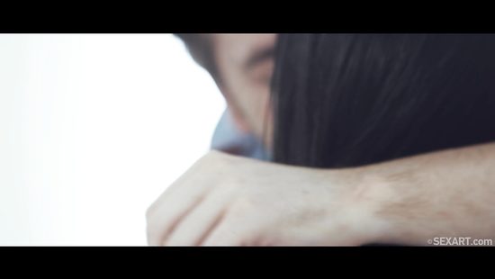 Озабоченный парень оттрахал худенькую девушку в киску и кончил внутрь