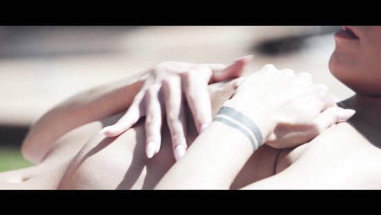 Озабоченный парень оттрахал худенькую девушку в киску и кончил внутрь