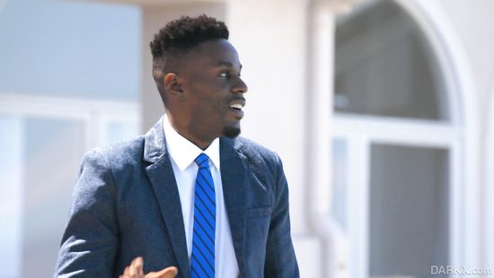 Страховой агент страхует попку азиатки здоровым чёрным членом