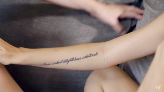 В Новый год нарядилась Сантой и вылизала киску подружки упругим язычком