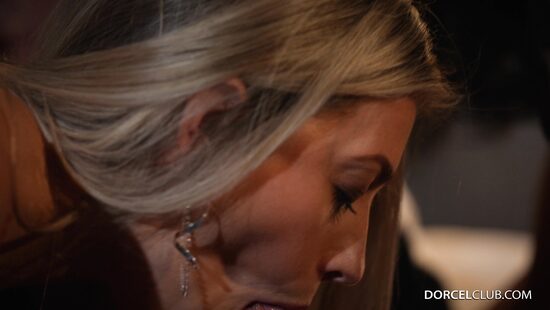 Тройной сюрприз в ночной игре без слов