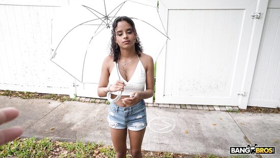 Тысяча баксов за чудо в лифчике?