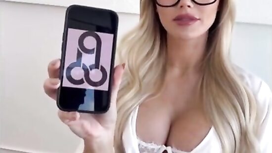 Что у доктора под белой юбкой?