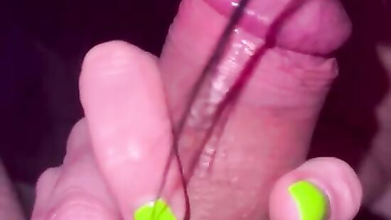 Моя шлюшка сосёт очень сочно