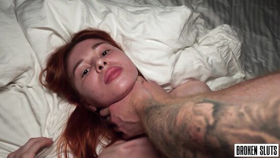 Хлоя ломает мозг и кровать