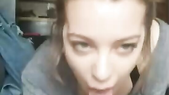 Глубокая глотка и мастерская дрочка от Алёнки