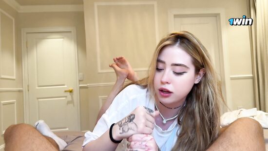 Раз забыла надеть трусы, то...