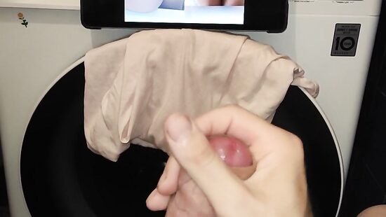 Дрочу и кончаю на сучек