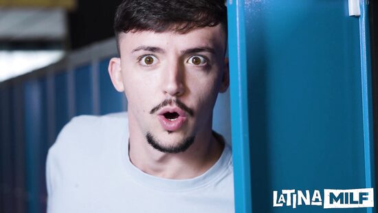 Протеиновый фетиш в корзине для белья