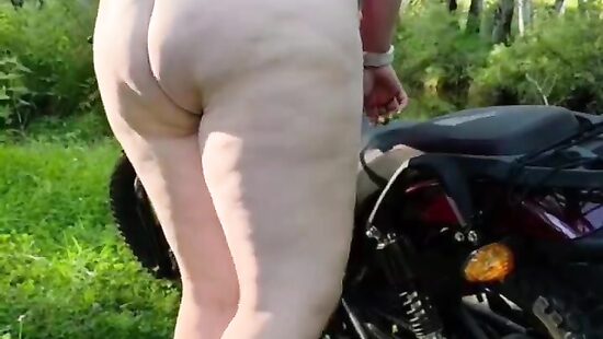 попка тряс на мото! больше роликов в моем телеграмме лс @BigTiti