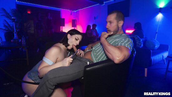 Курить - здоровью вредить, а трахаться... Нет