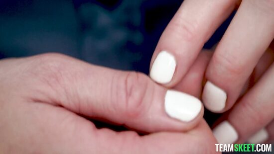 Письма под дверью и шоу для наблюдателей