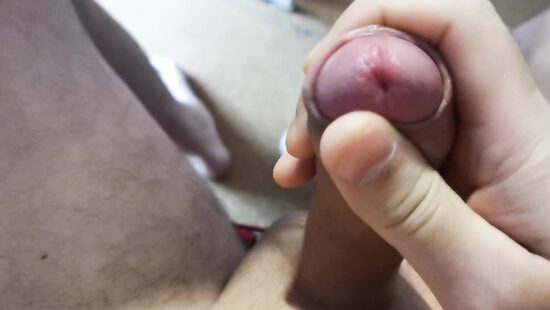 Горячий вирт и возбуждённый член под столом с сексуальной девочкой!