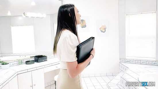 Безотказная риелторша в фаворите