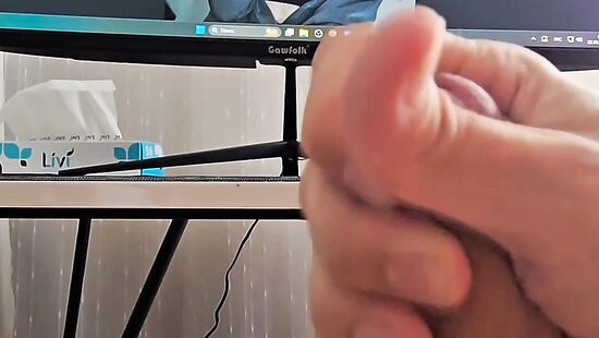 Дрочу на красотку